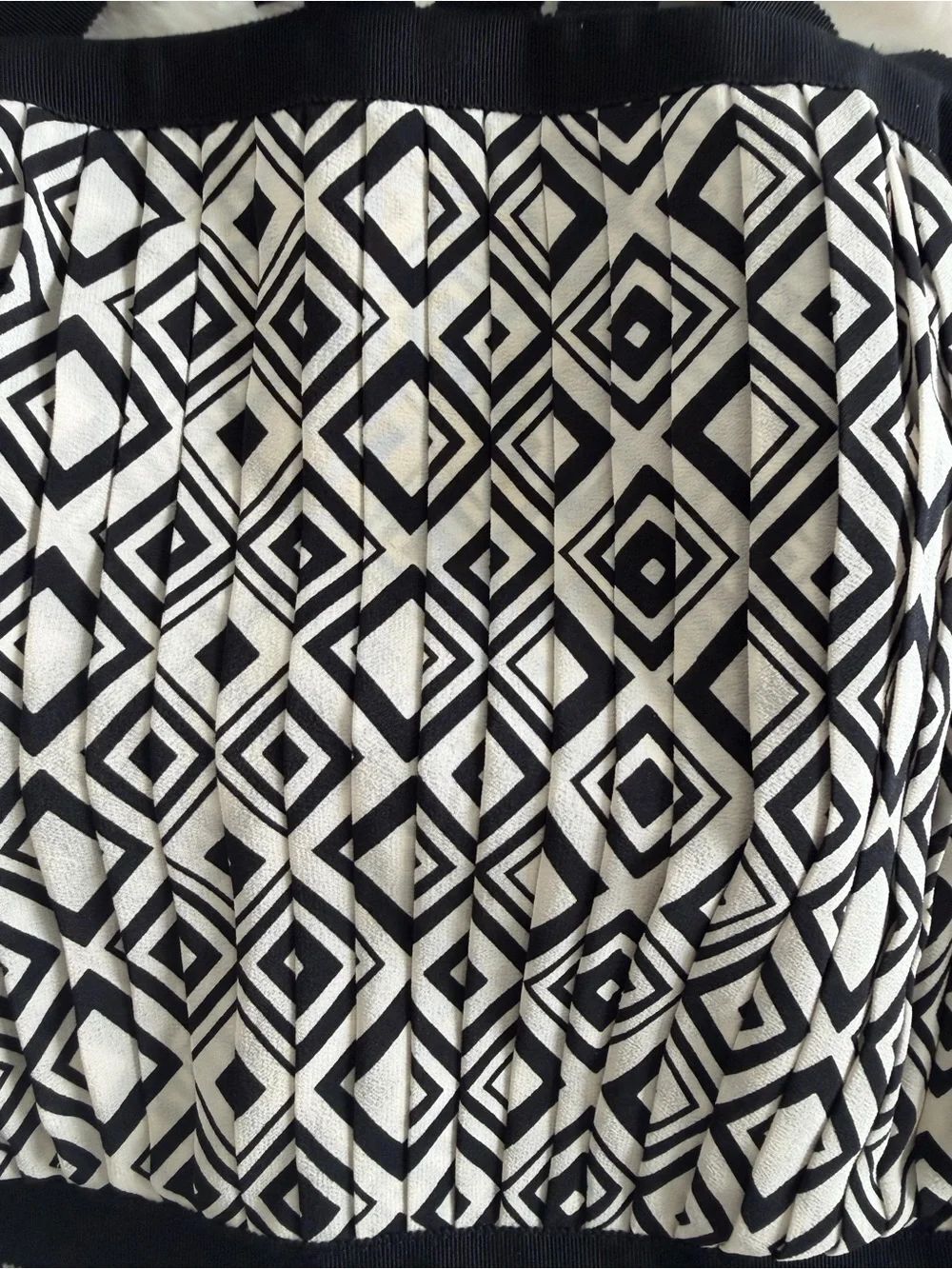 MARTIN GRANT Black and Cream Geometric One-Shoulder Strap Dress - Picture 5 of 11